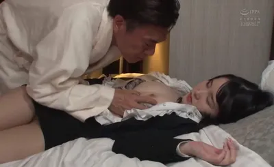 Nữa đêm sếp lén xxx em thư ký ngủ mê mang vì say khi uống 1 lon bia
