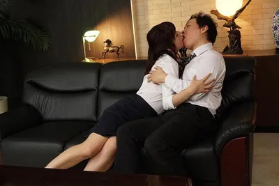 Vợ dối ông chồng tăng ca để ở lại làm tình với sếp