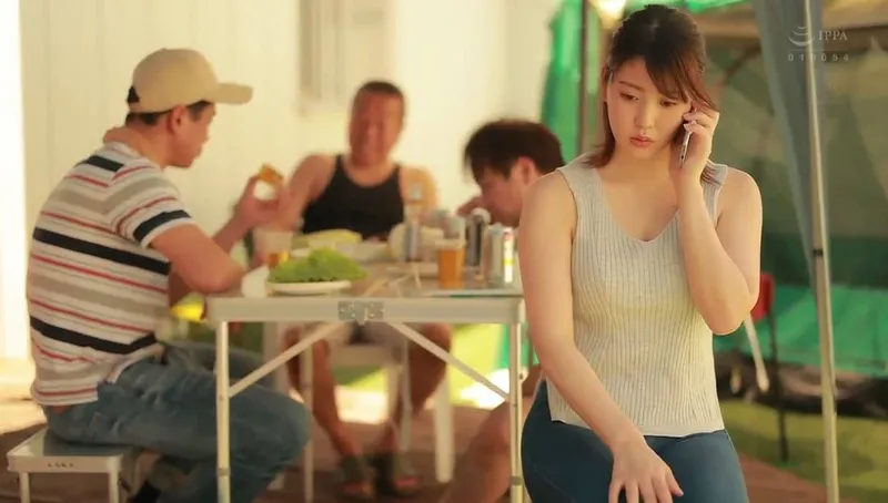 ông chồng khờ để bà xã tham gia sự kiện cắm trại với mấy gã gần nhà và cái kết